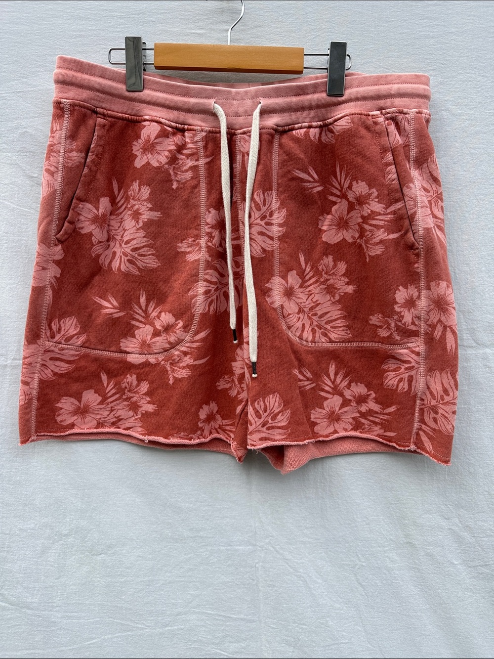 American Eagle Floral Shorts - Picture 1 of 4